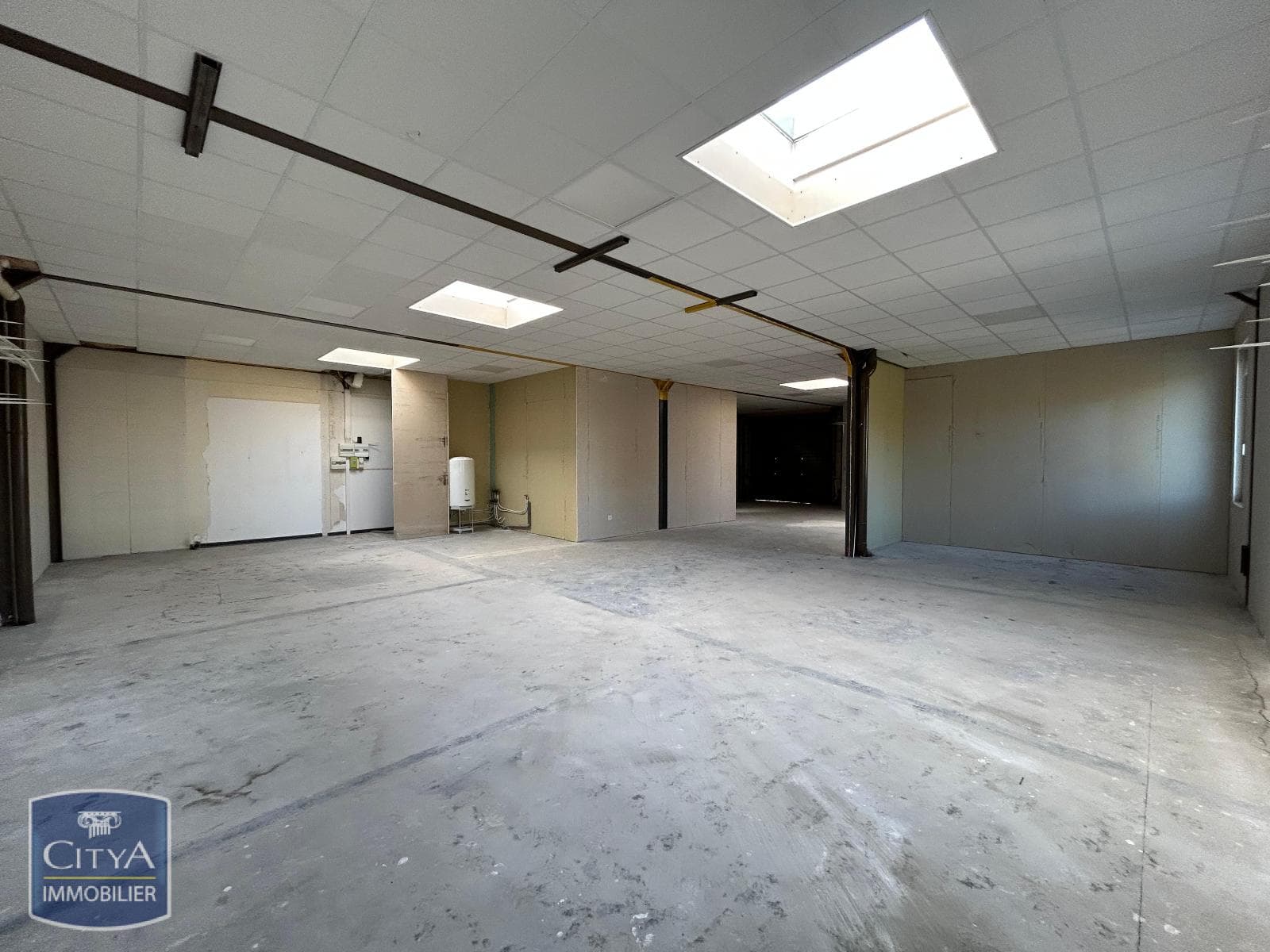 Local commercial 280 m² — JARVILLE LA MALGRANGE — photo 1