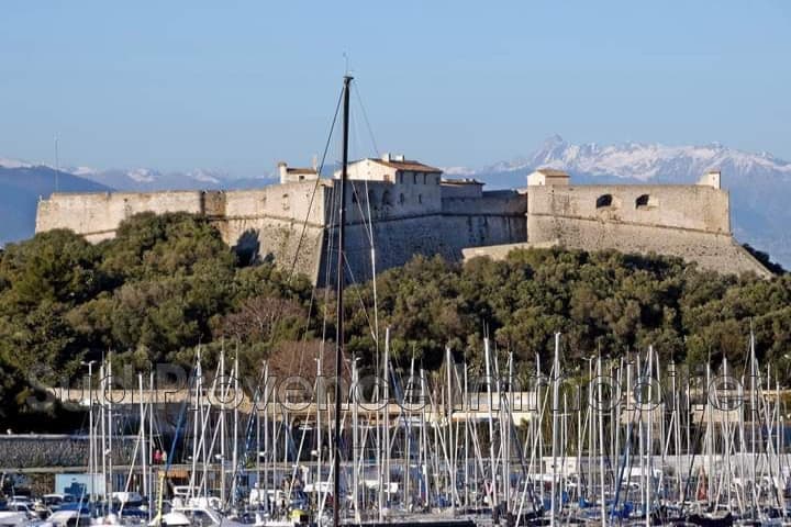 Local commercial 66 m² — ANTIBES — photo 1