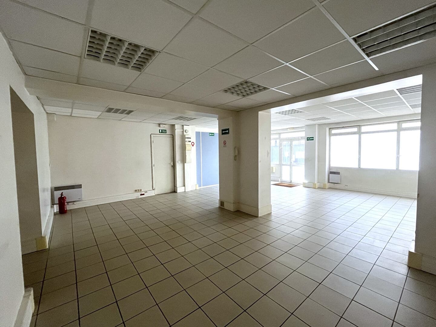 Local commercial 78 m² — PUTEAUX — photo 1