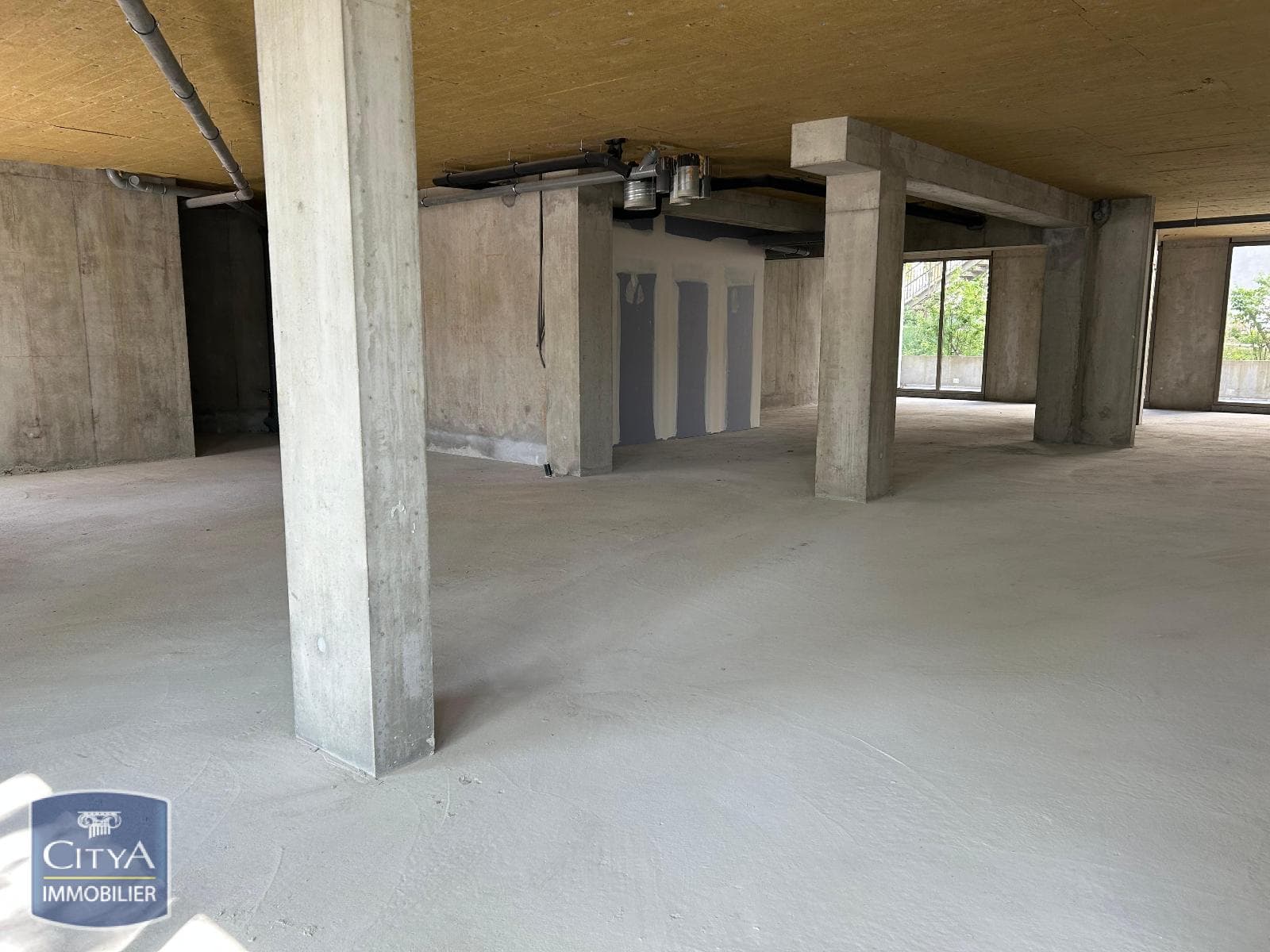 Local commercial · 233 m² · Achat des murs — photo 1