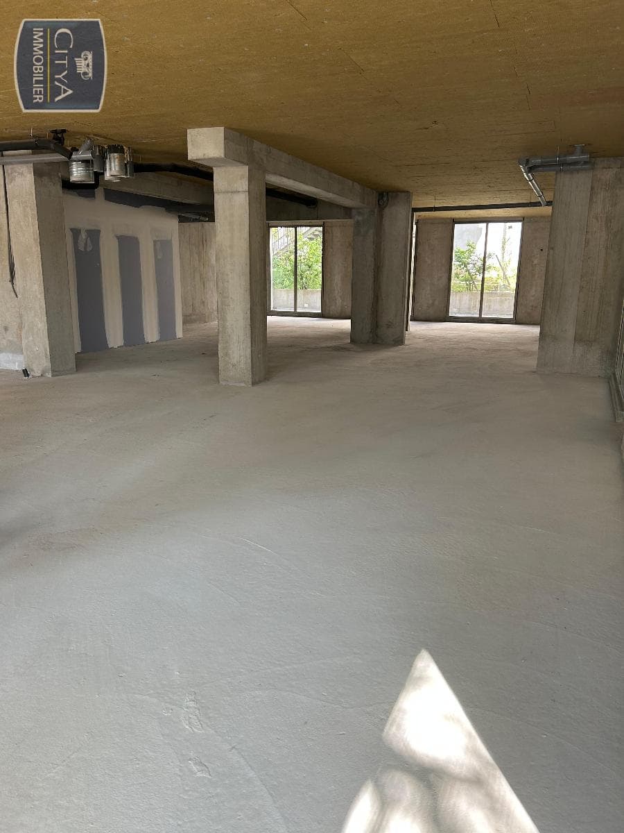 Local commercial · 233 m² · Achat des murs — photo 3