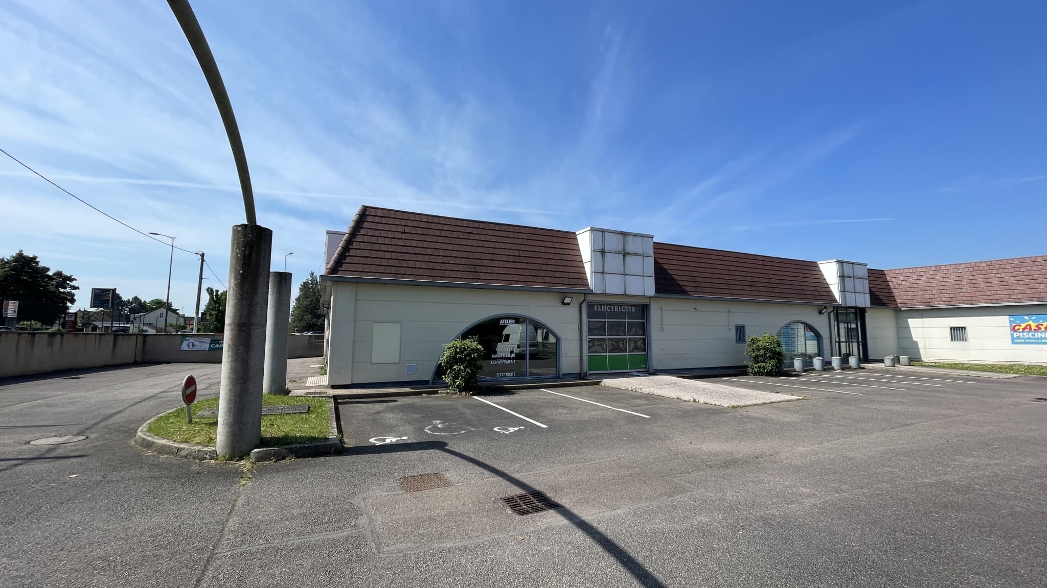 Local commercial 655 m² — BEAUNE — photo 1