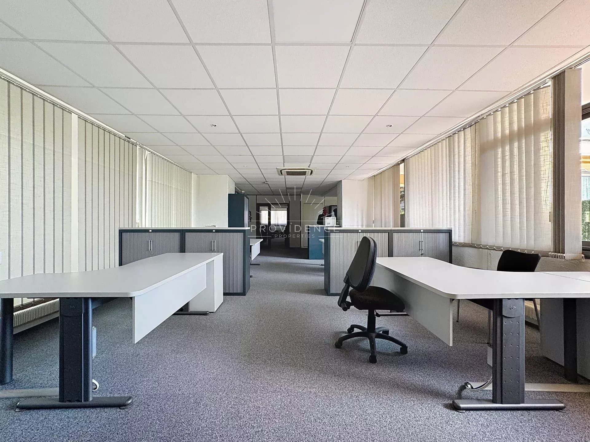Local commercial · 330 m² · Location — photo 2