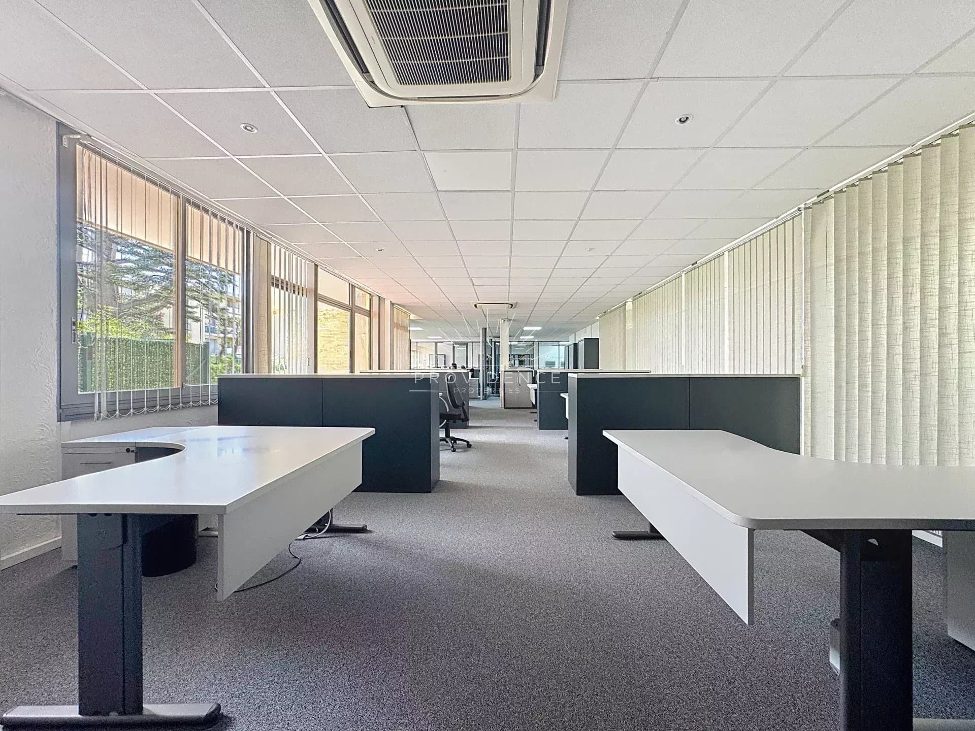 Local commercial · 330 m² · Location — photo 3