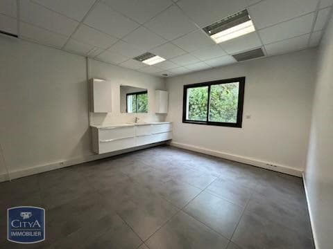 Local commercial · 50 m² · Location — photo 2