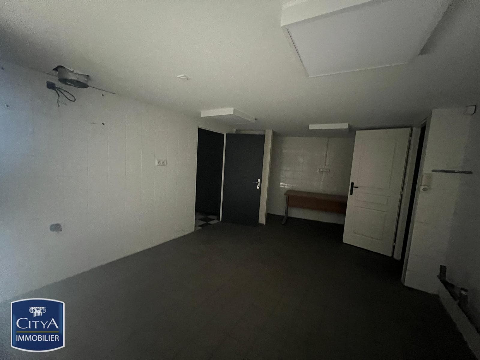 Local commercial · Location — photo 3