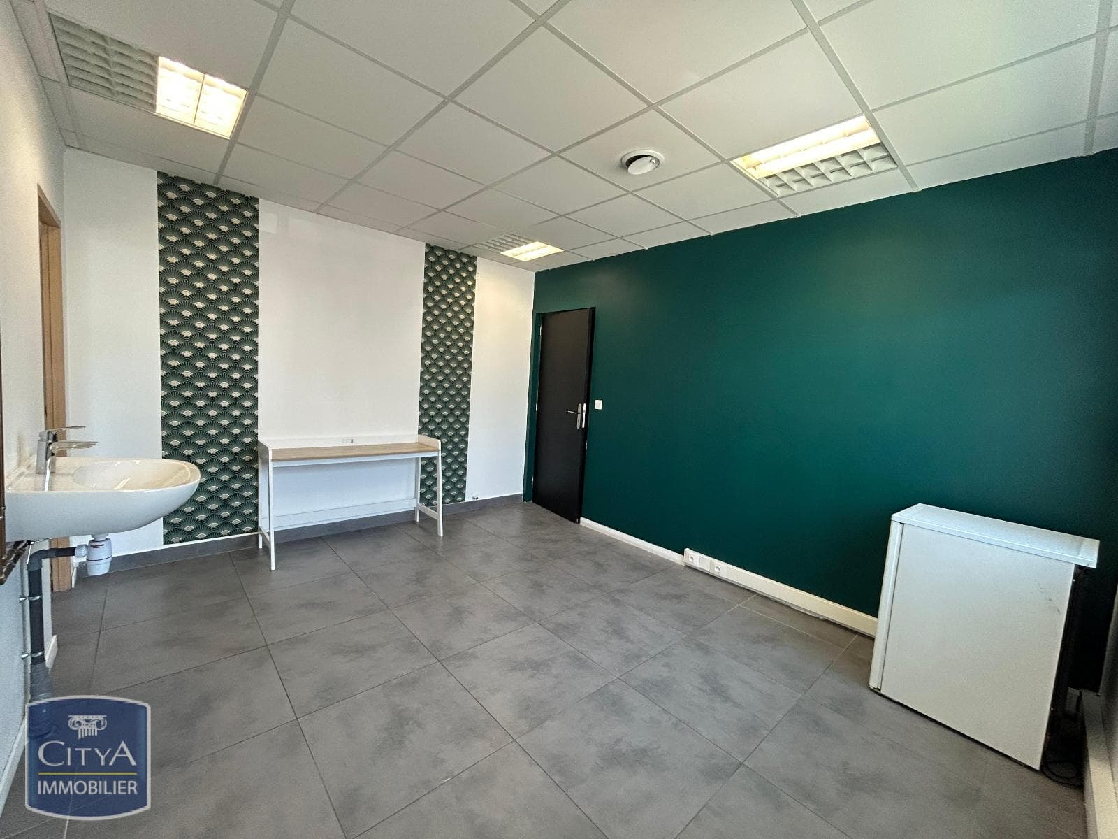 Local commercial 45 m² — AVIGNON — photo 1