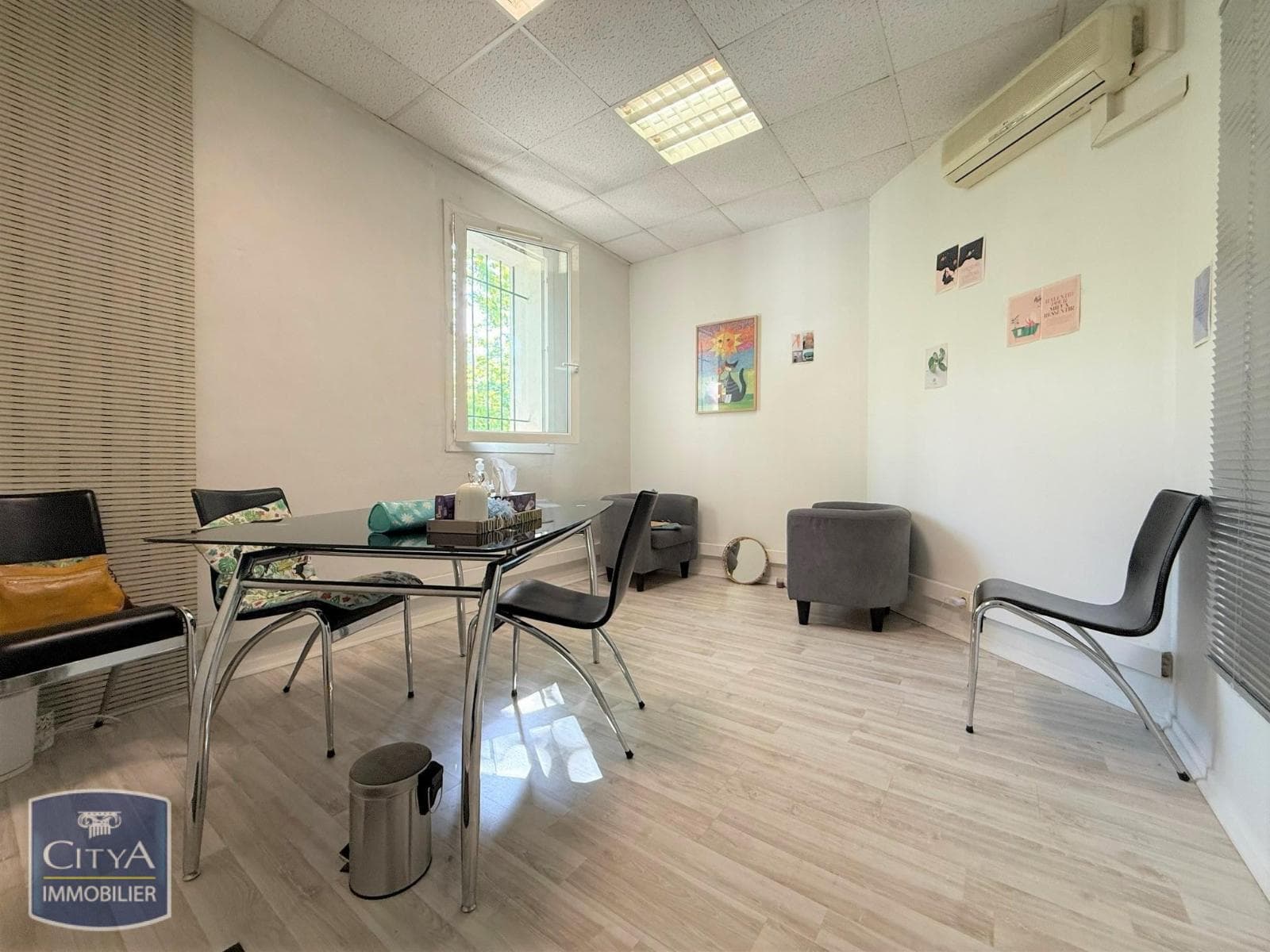 Local commercial 15 m² — LE PONTET — photo 1