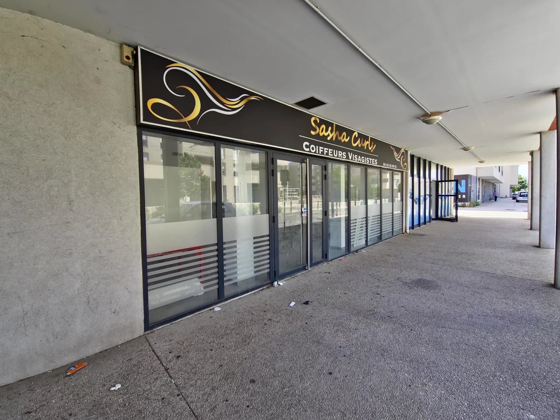 Local commercial · 74 m² · Location — photo 1