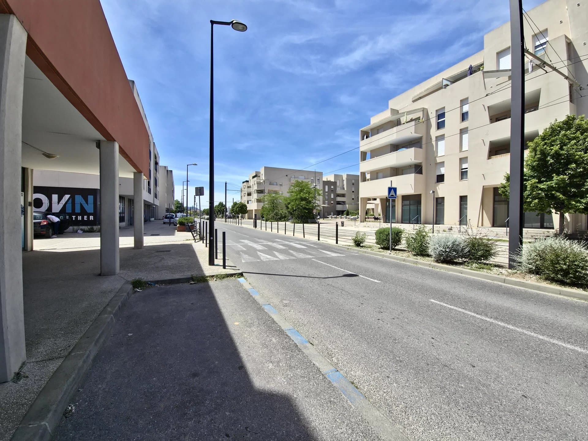Local commercial · 74 m² · Location — photo 2