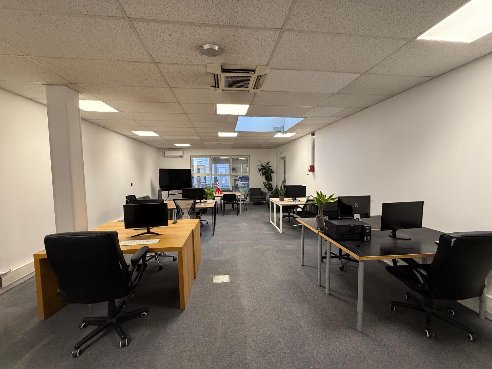 Local commercial · 130 m² · Location — photo 3