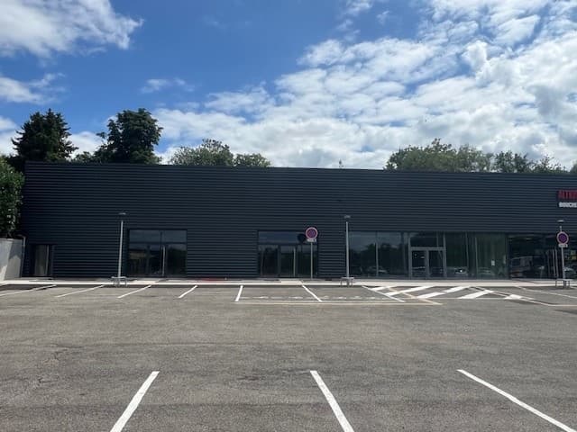 Local commercial · 553 m² · Location — photo 1