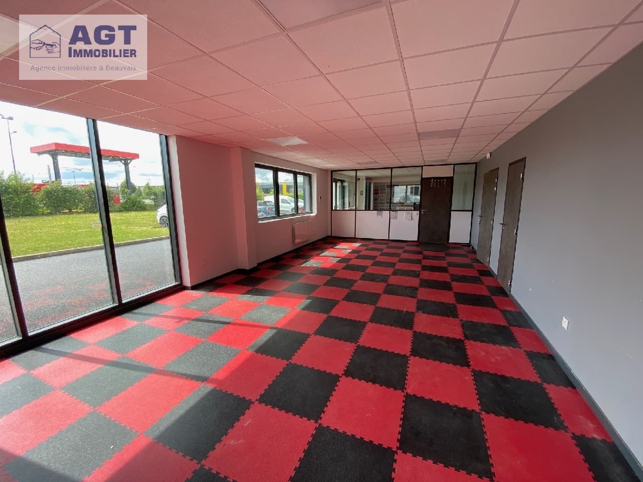 Local commercial · 65 m² · Location — photo 3