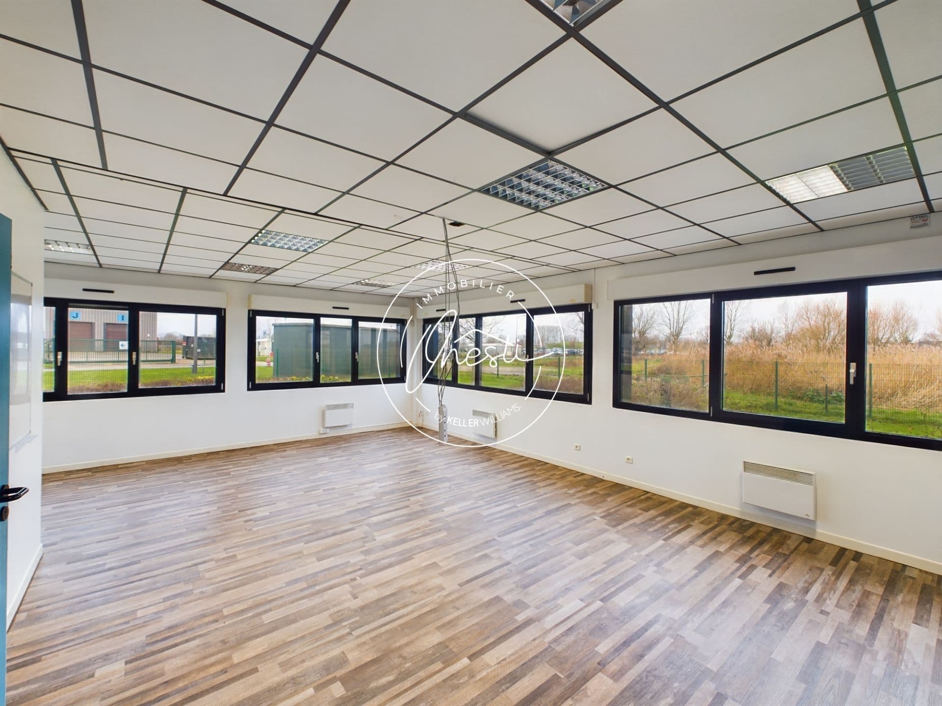 Local commercial 310 m² — NORD — photo 1