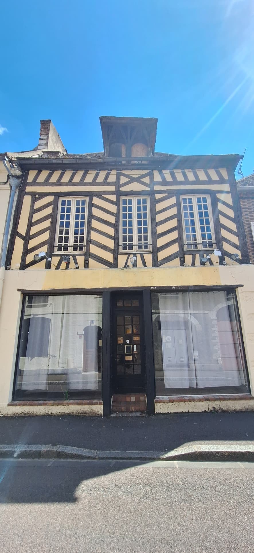 Local commercial 300 m² — SENS — photo 1