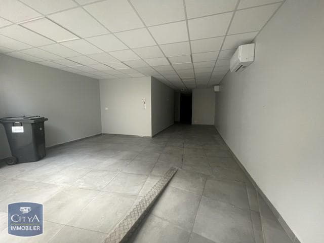 Local commercial · 518 m² · Location — photo 2