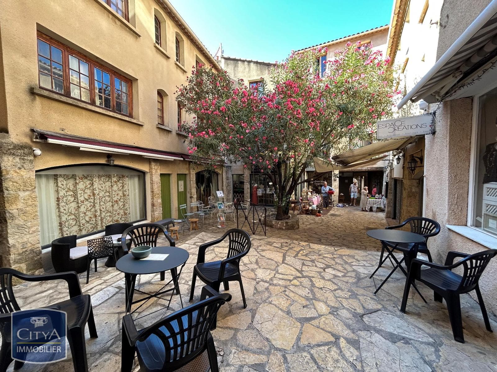 Local commercial — NARBONNE — photo 1