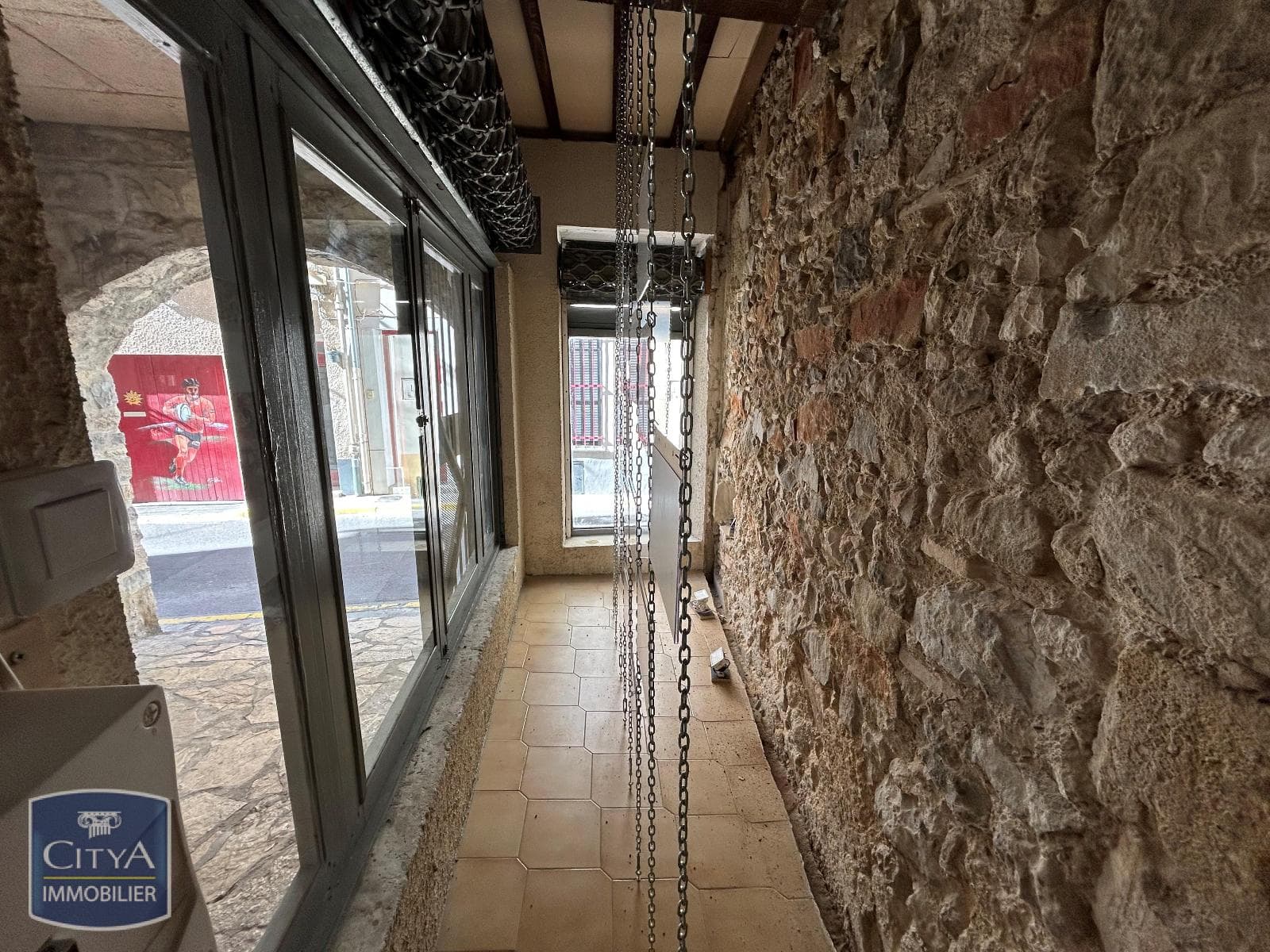 Local commercial · Location — photo 3