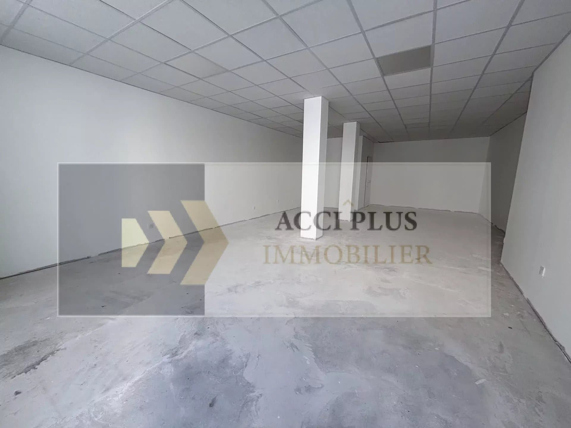 Local commercial · 61 m² · Location — photo 2