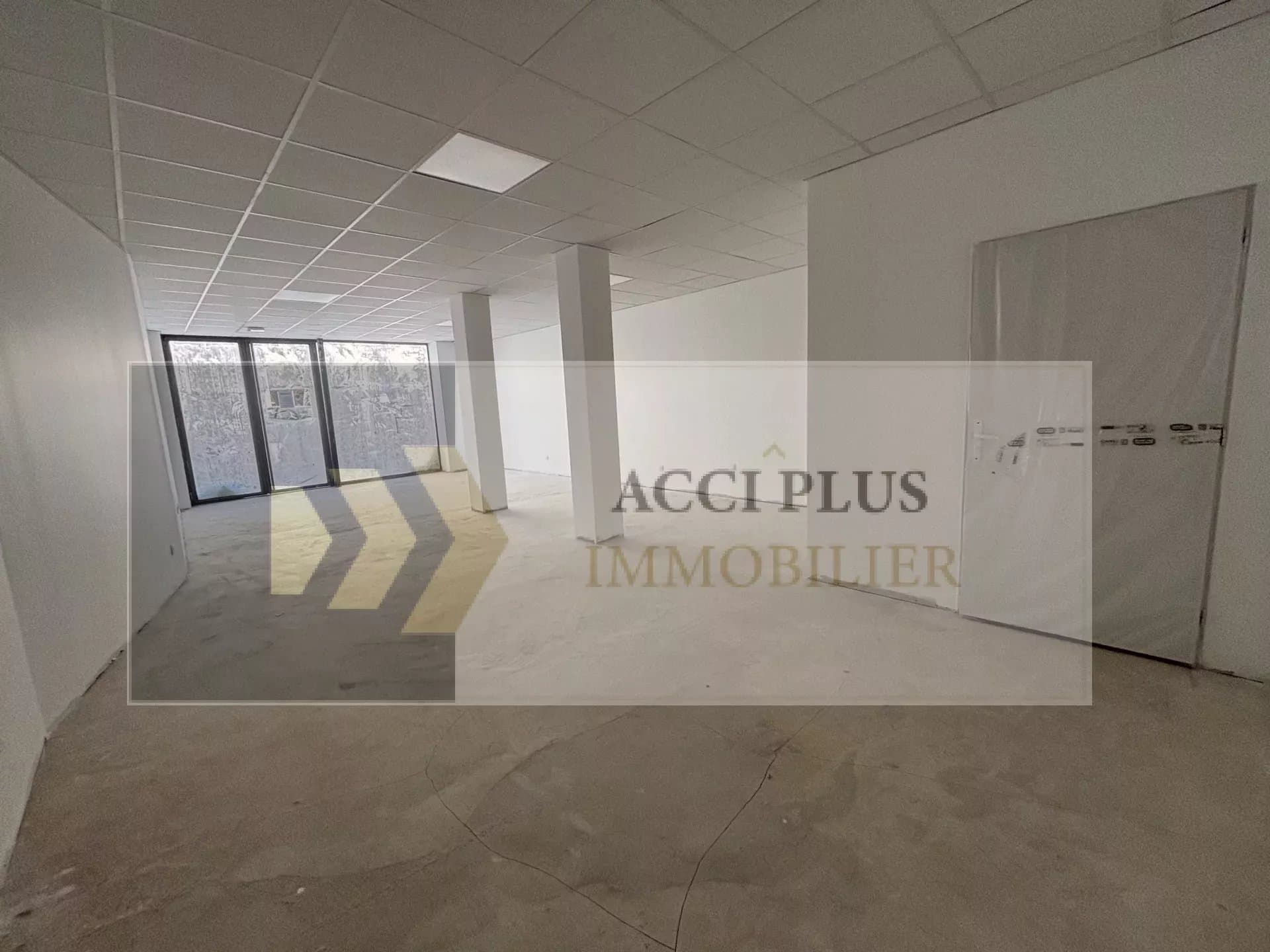 Local commercial · 61 m² · Location — photo 3