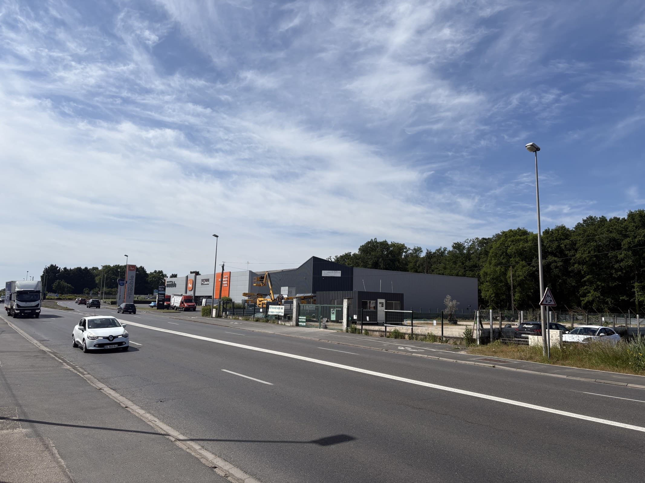 Local commercial · 2600 m² · Location — photo 1