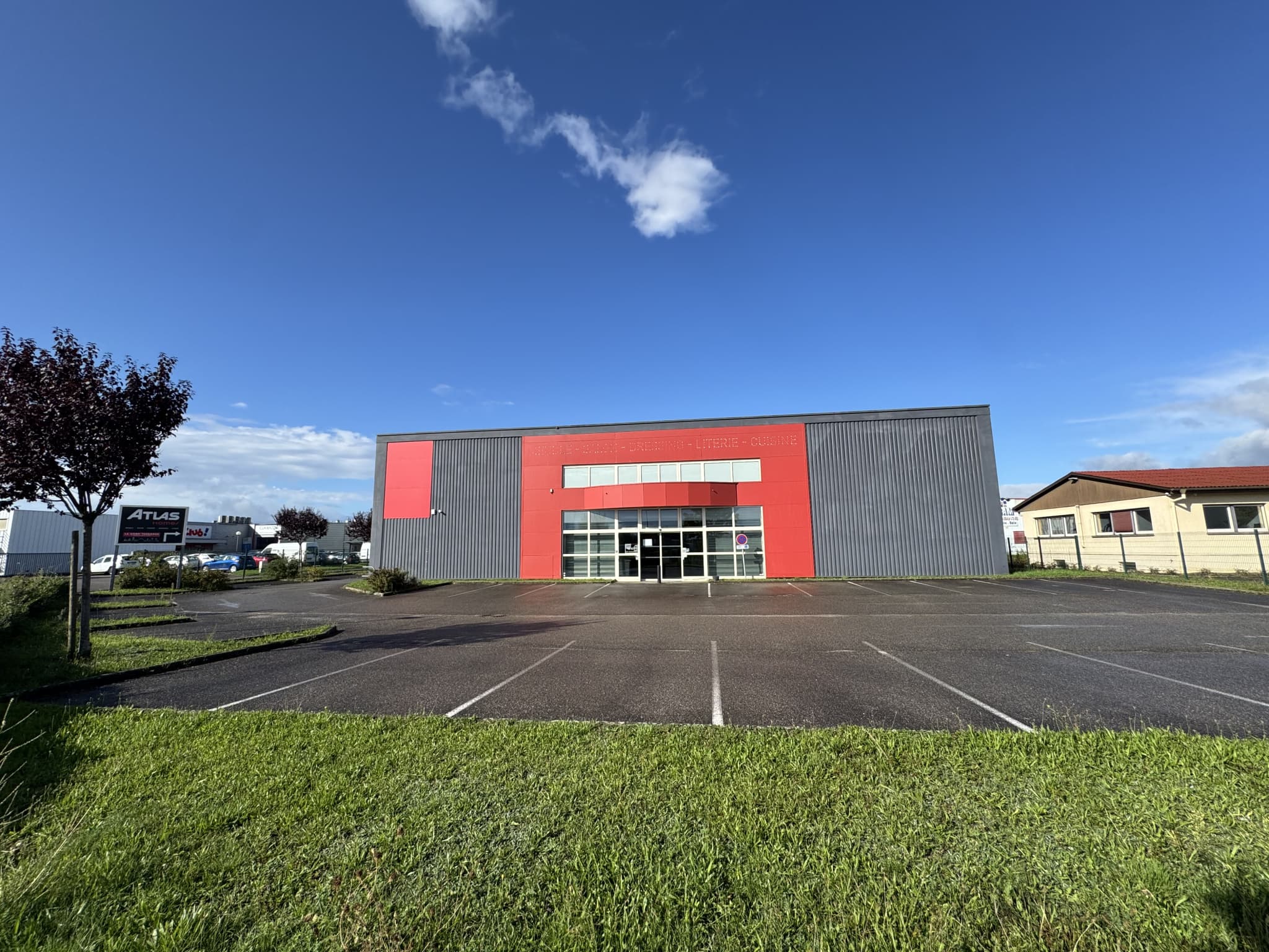 Local commercial 800 m² — SELESTAT — photo 1