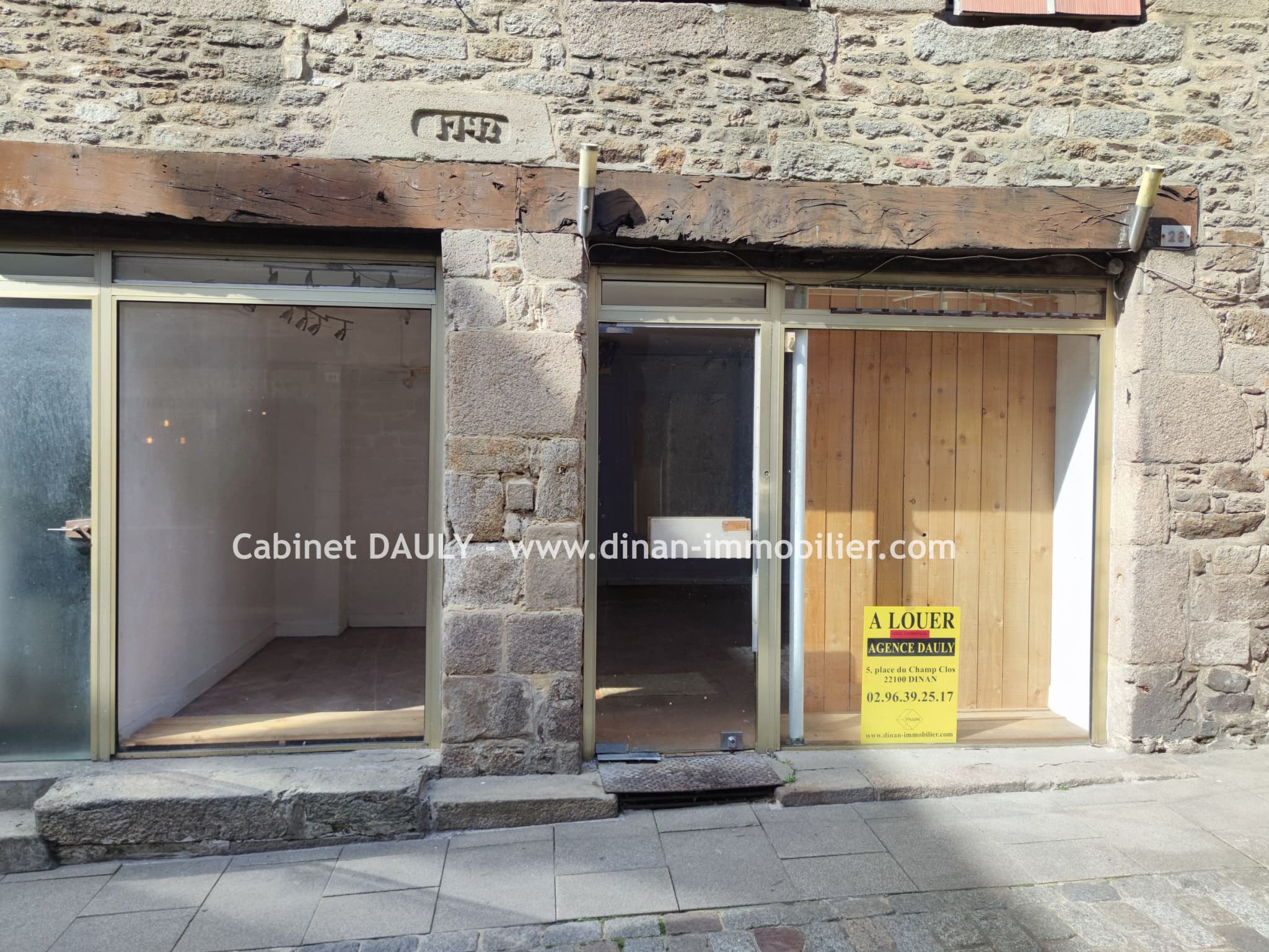 Local commercial 20 m² — DINAN — photo 1