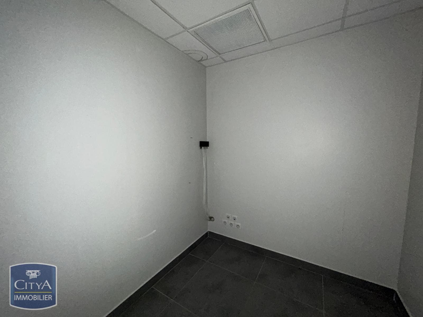 Local commercial · Location — photo 2