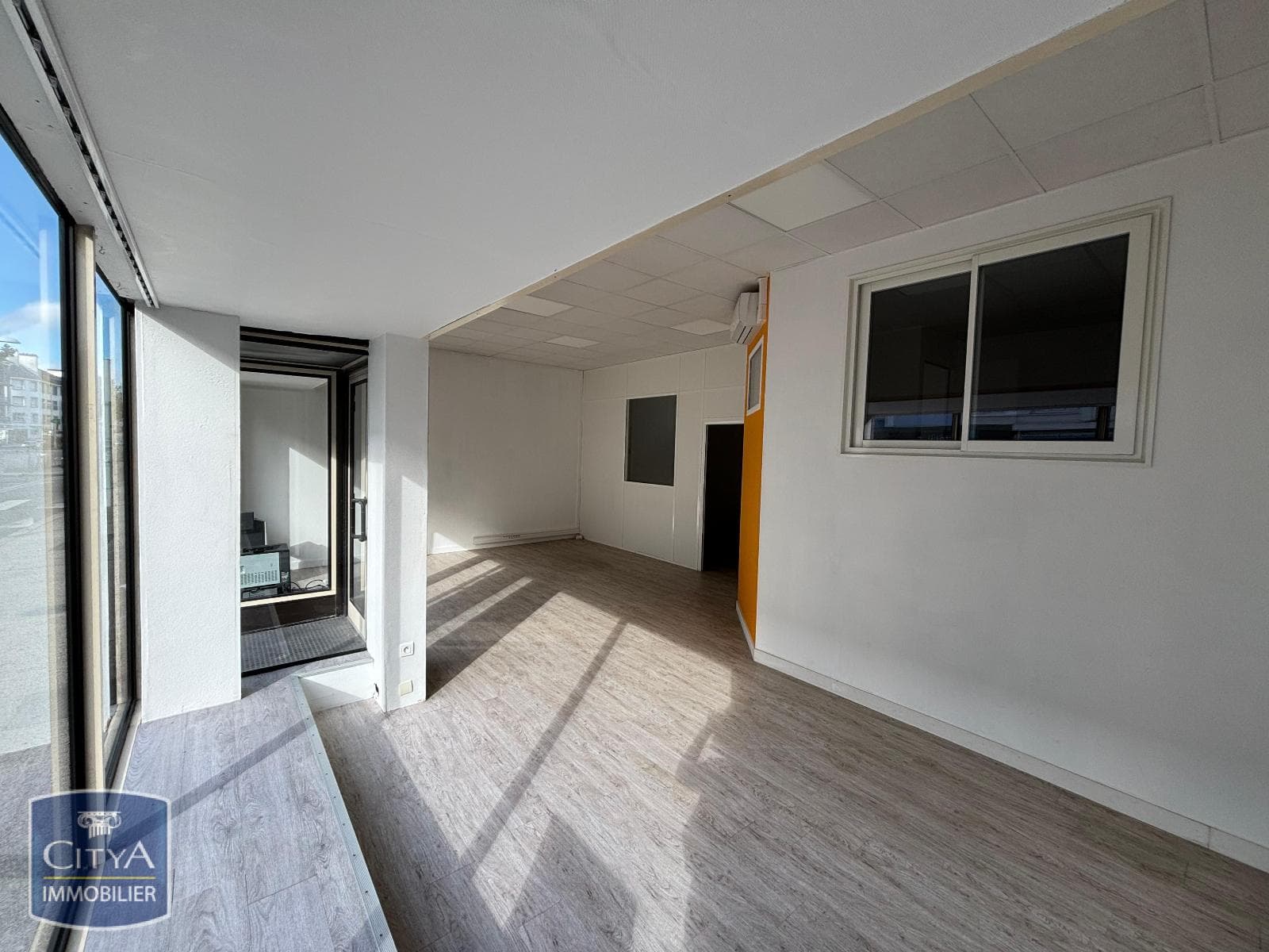 Local commercial · 72 m² · Location — photo 1