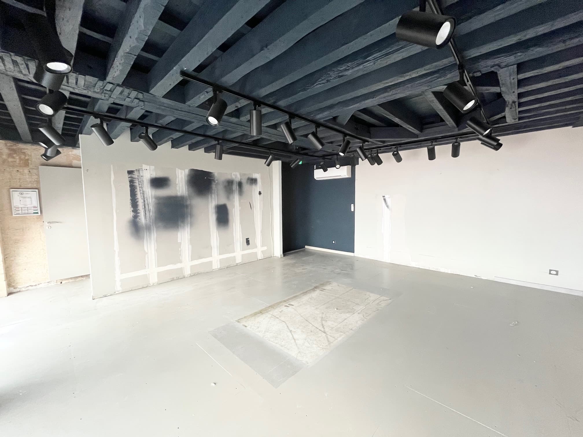 Local commercial · 115 m² · Location — photo 3