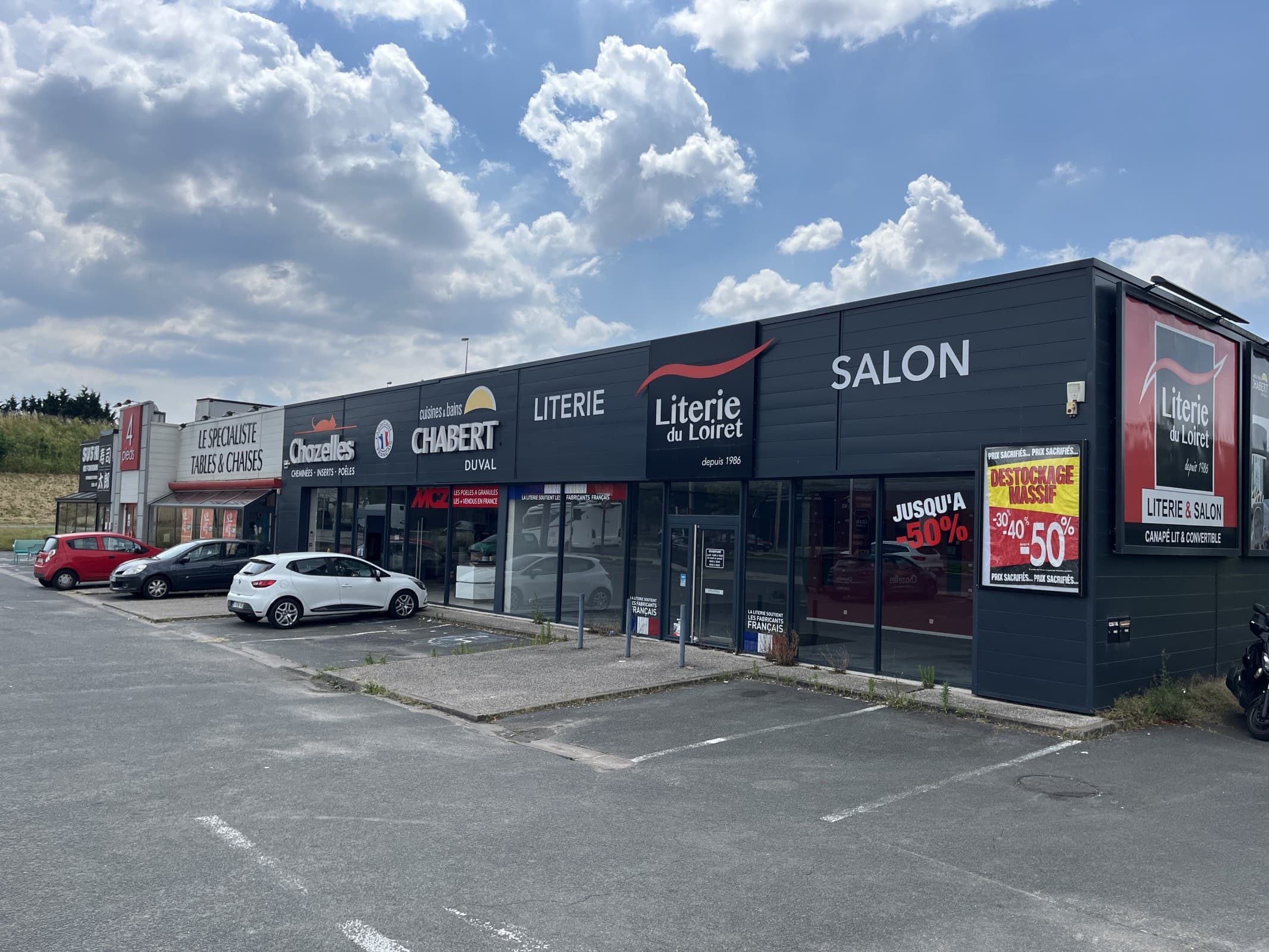 Local commercial · 420 m² · Location — photo 1