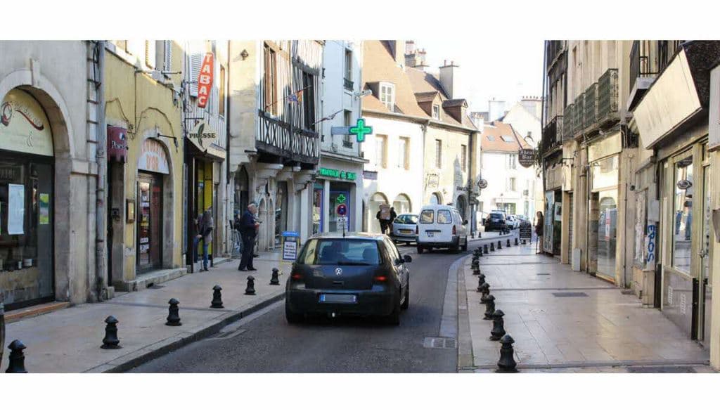 Local commercial 60 m² — DIJON — photo 1