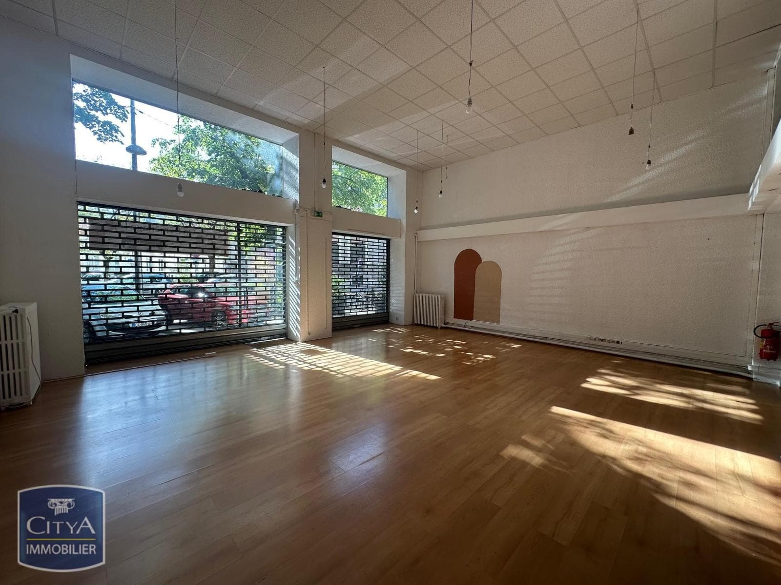 Local commercial · 131 m² · Location — photo 2
