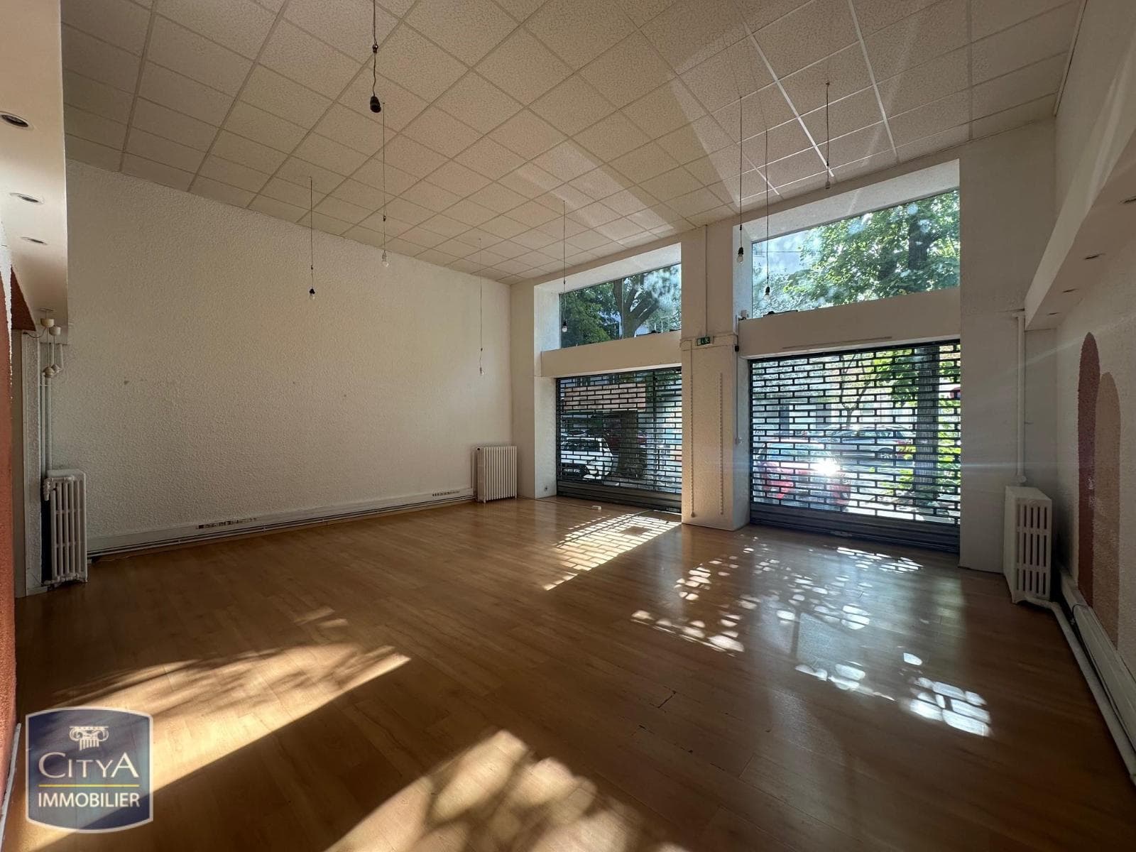 Local commercial · 131 m² · Location — photo 3