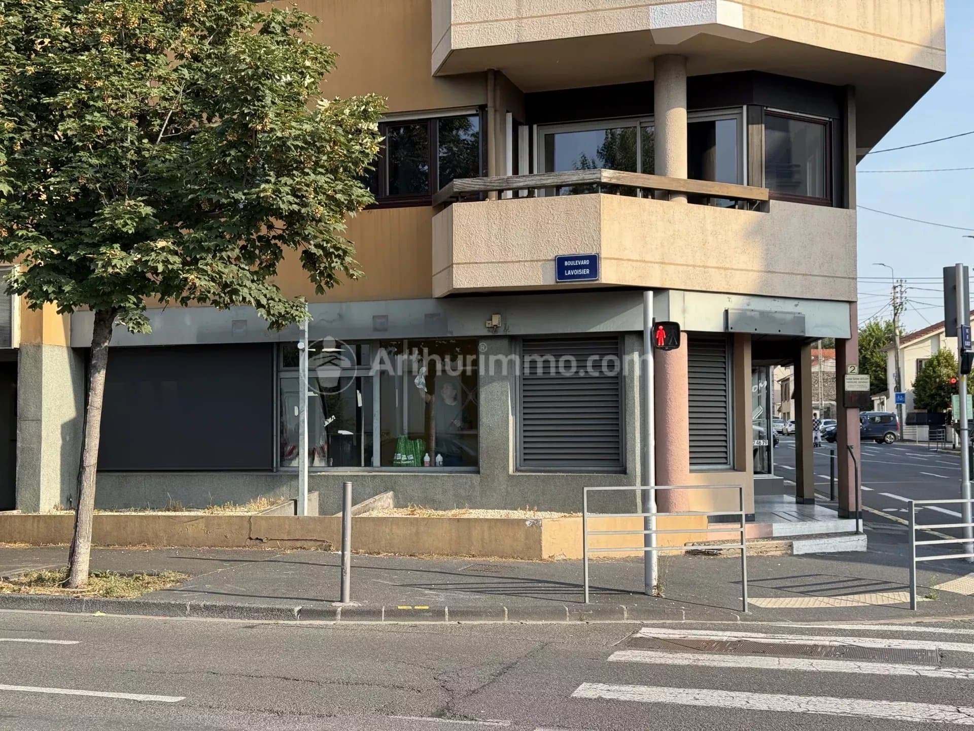 Local commercial · 130 m² · Achat des murs — photo 2