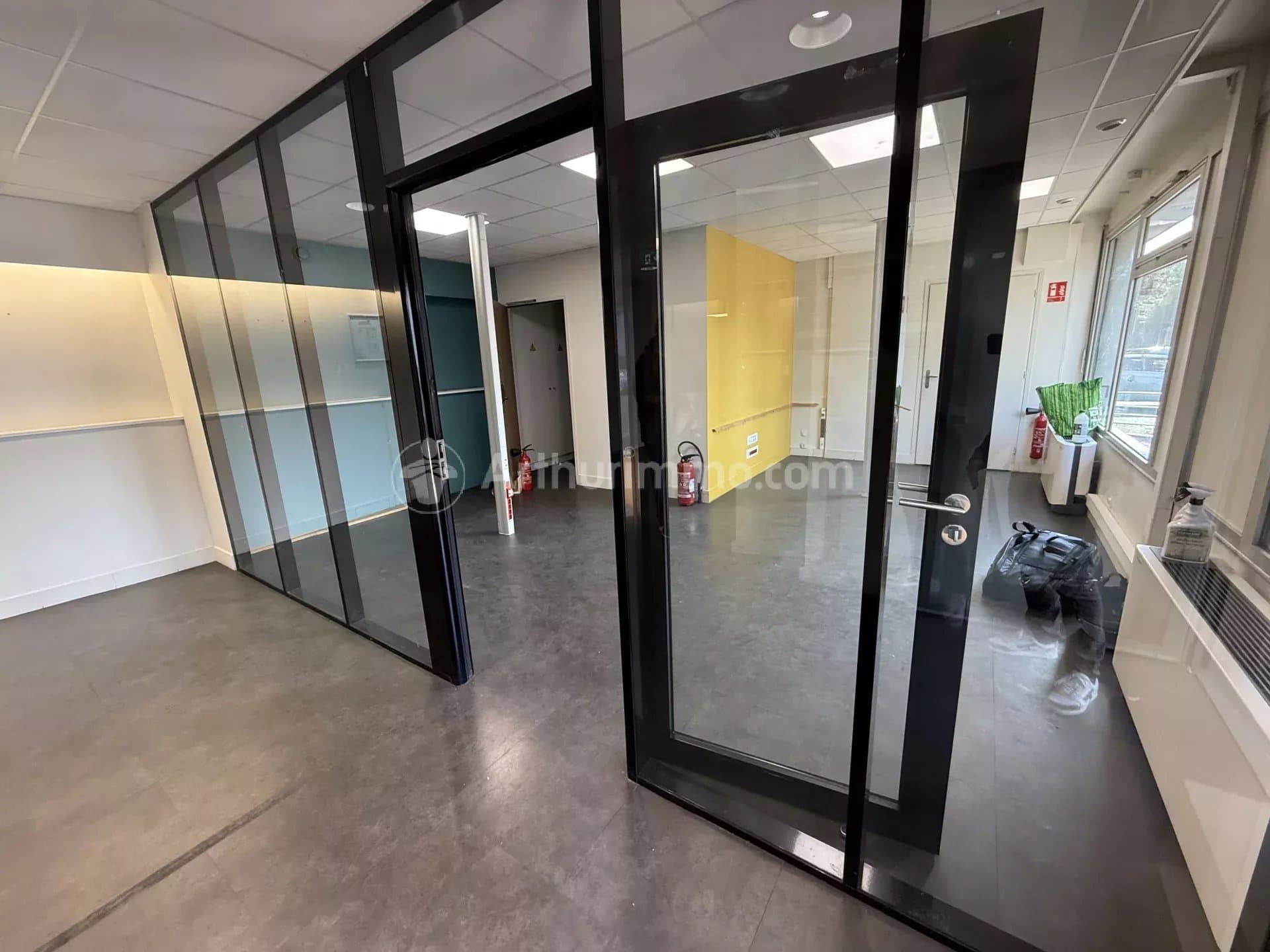 Local commercial · 130 m² · Achat des murs — photo 3
