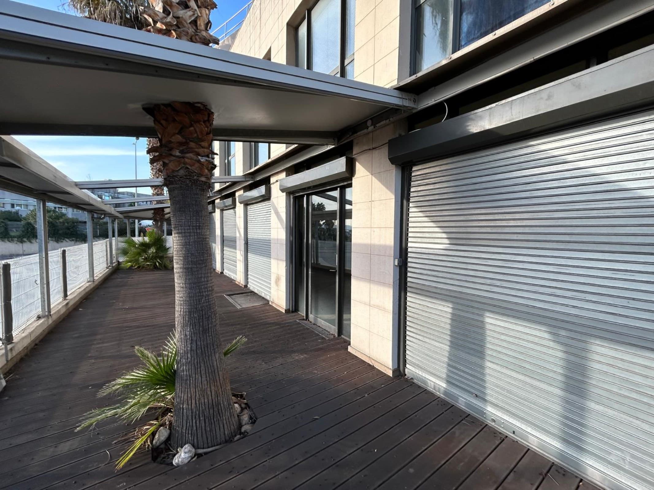 Local commercial · 300 m² · Location — photo 3