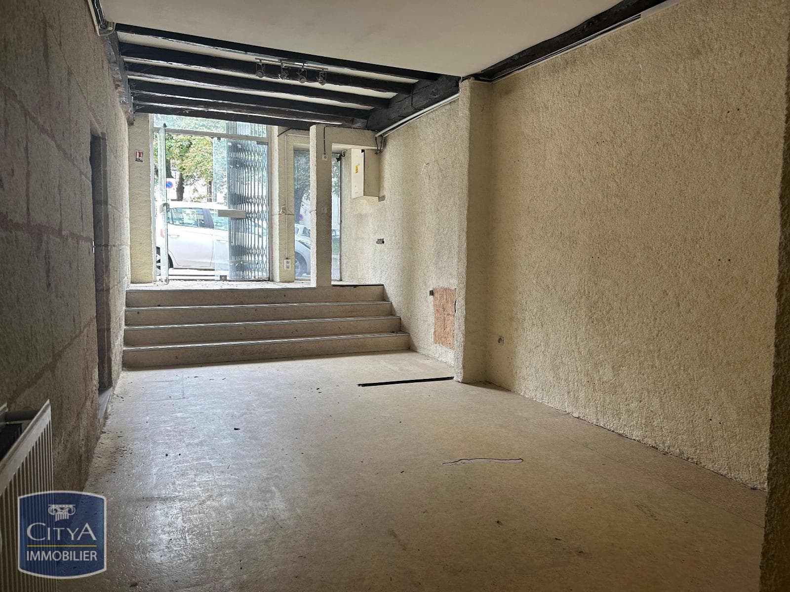 Local commercial — PERIGUEUX — photo 1