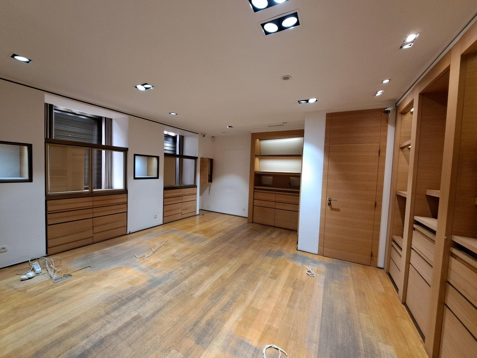 Local commercial · 97 m² · Location — photo 2