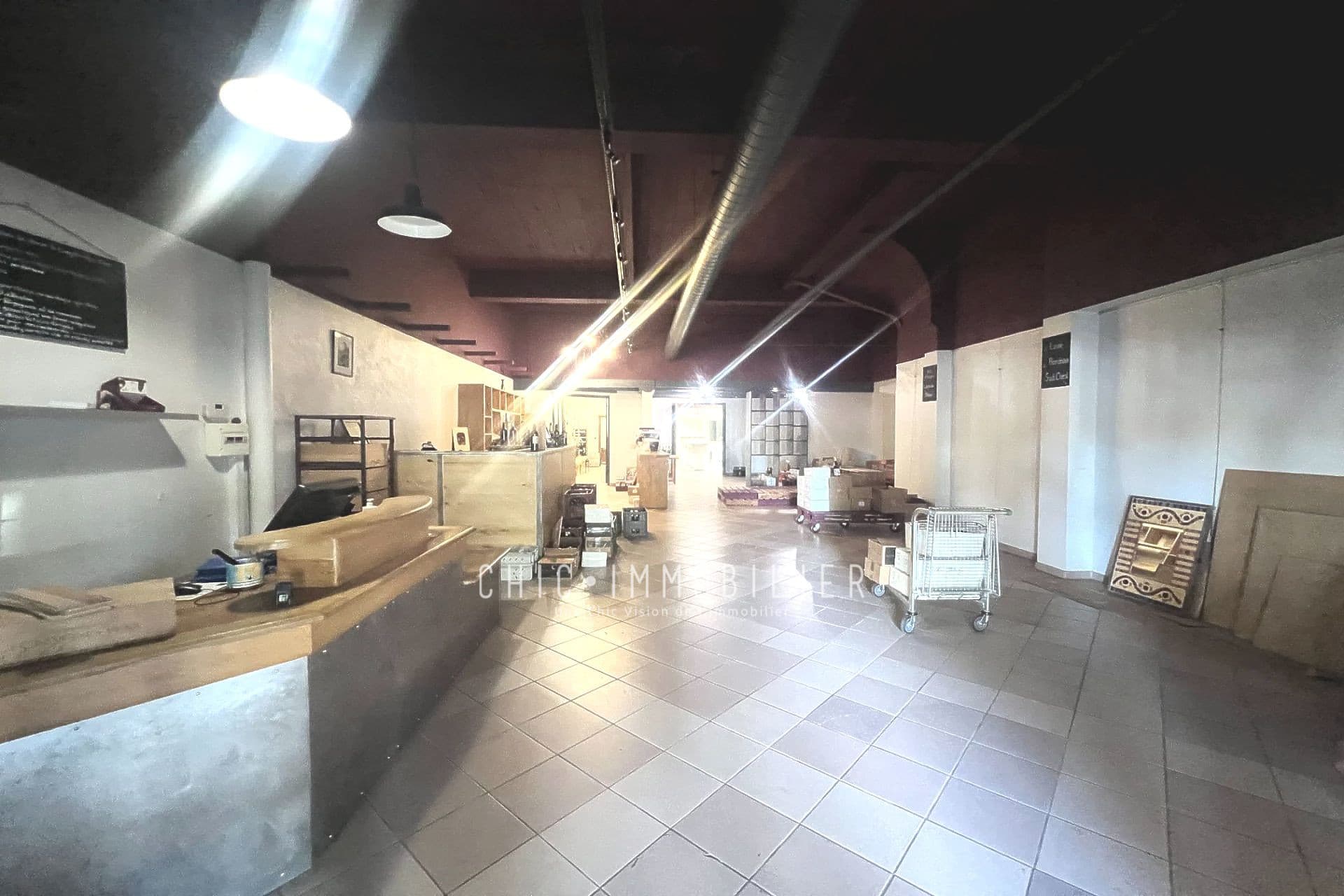Local commercial · 197 m² · Achat des murs — photo 3