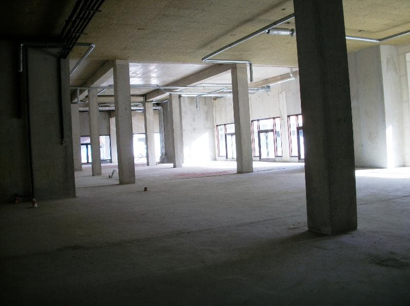 Local commercial · 835 m² · Location — photo 2