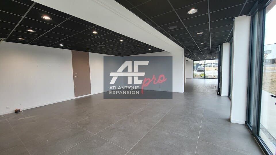 Local commercial · 132 m² · Location — photo 1