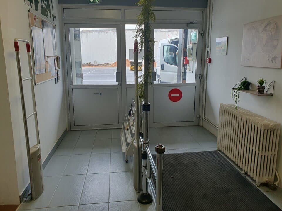 Local commercial · 237 m² · Location — photo 2