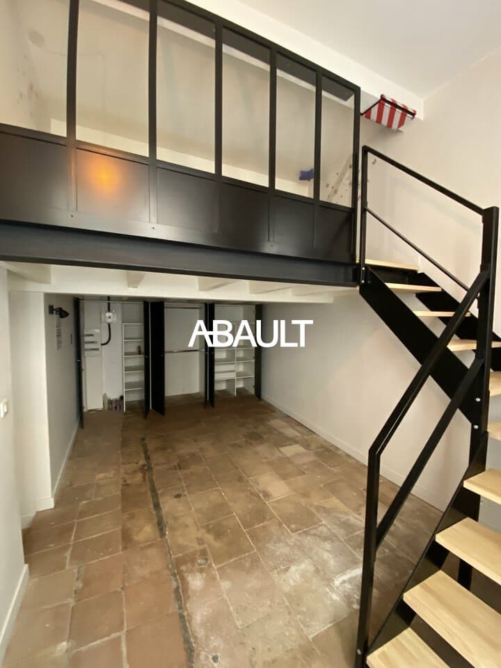 Local commercial · 118 m² · Location — photo 2