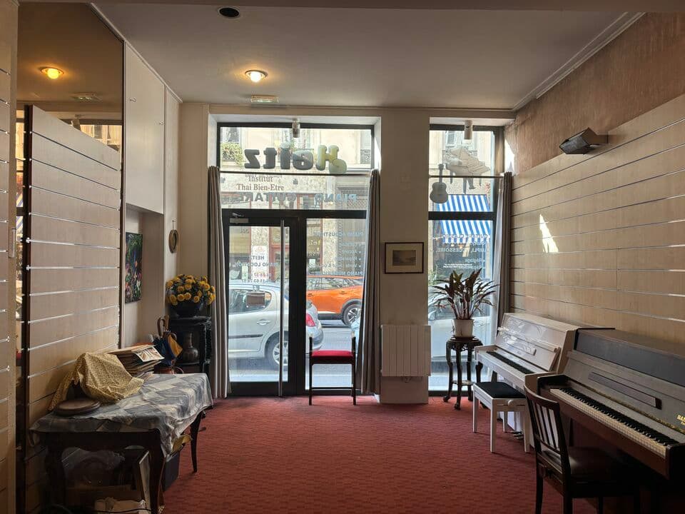 Local commercial · 61 m² · Achat des murs — photo 2