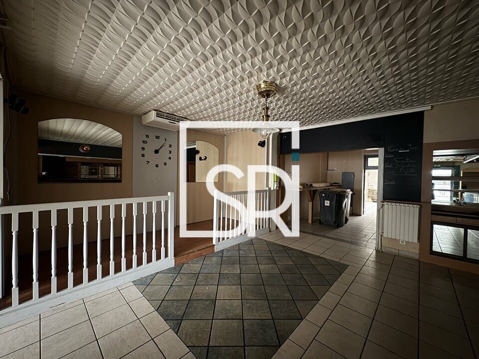 Local commercial · 160 m² · Location — photo 3