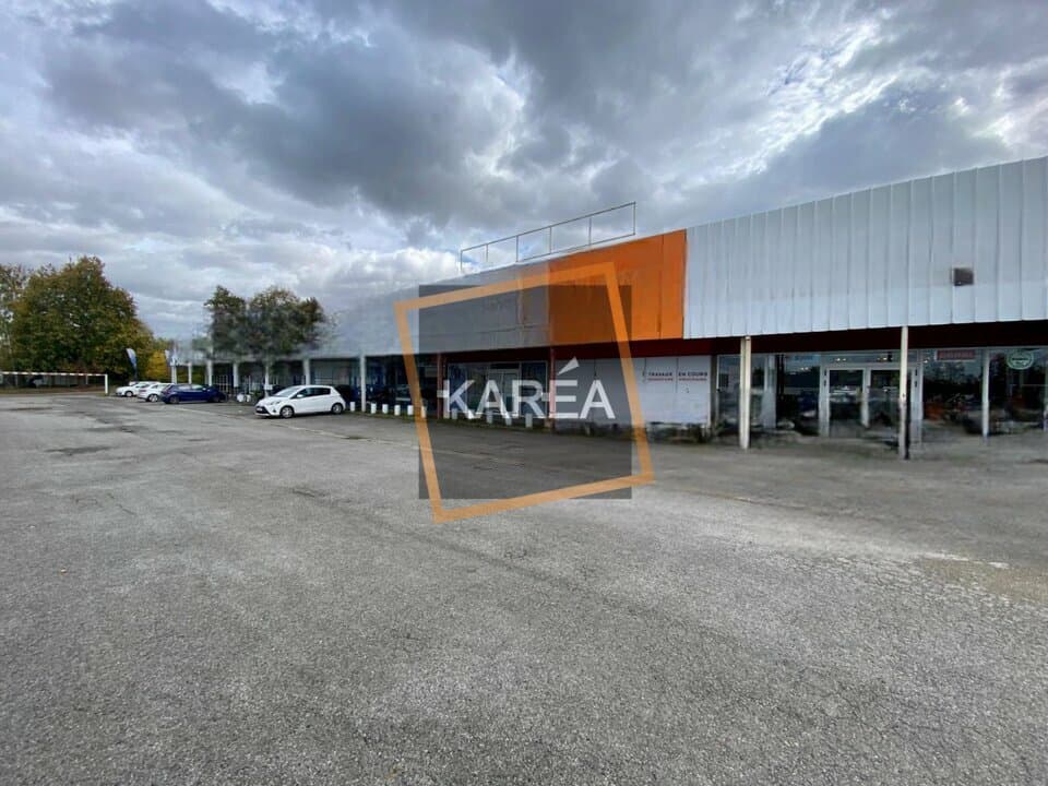 Local commercial · 104 m² · Location — photo 2