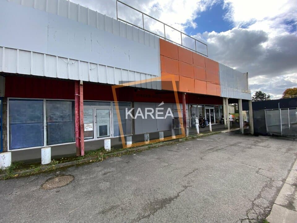Local commercial · 104 m² · Location — photo 3