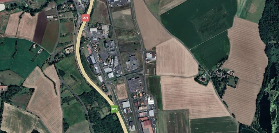 Local commercial · 690 m² · Location — photo 1