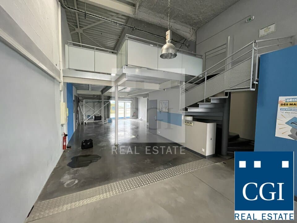 Local commercial · 146 m² · Location — photo 2